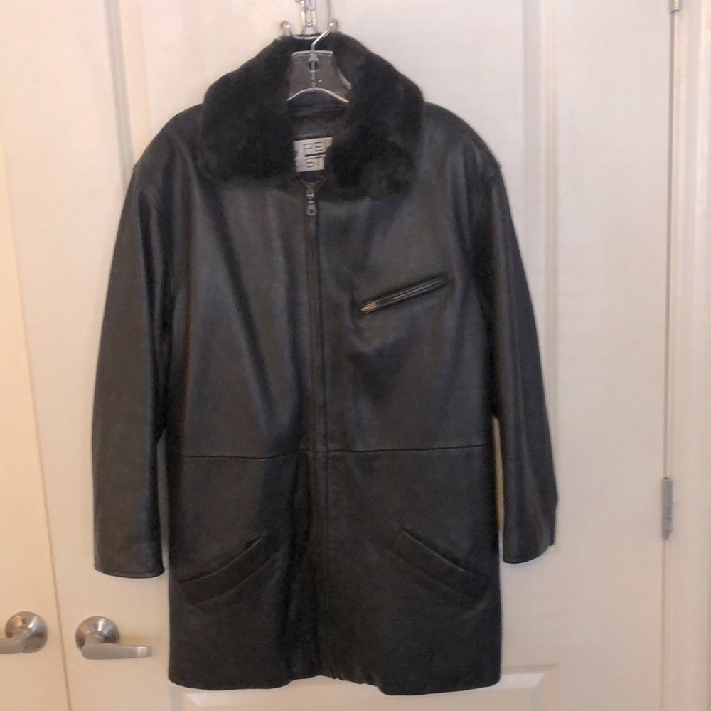 Wilson Ladies Leather Coat with Fur trim. Medium
